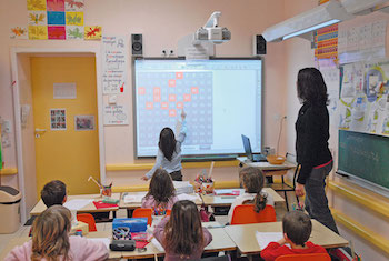 Des tableaux interactifs pour les écoles 