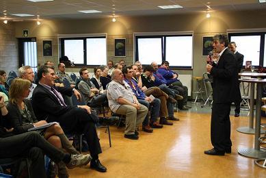 Tanguy Auspert et le Ministre Paul Furlan                               au Salon des Mandataires Tanguy Auspert et le Ministre Paul Furlan                               au Salon des Mandataires