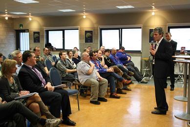 Tanguy Auspert et le Ministre Paul Furlan                               au Salon des Mandataires Tanguy Auspert et le Ministre Paul Furlan                               au Salon des Mandataires