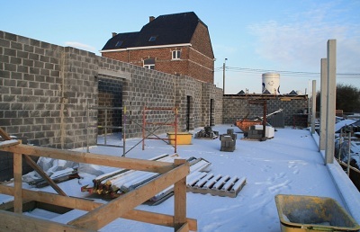 Andoy: le chantier de la nouvelle école sous la neige