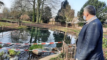 Jambes, Parc Astrid : réparation à la fontaine 