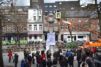 Place du Vieux: la pompe remise à neuf