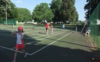 Cours de tennis gratuits pour l'école des devoirs