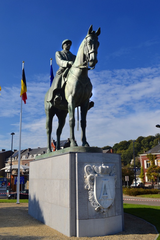 Namur Statue Roi Albert_03